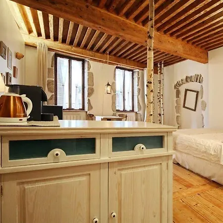 La Parenthese Apartment *
